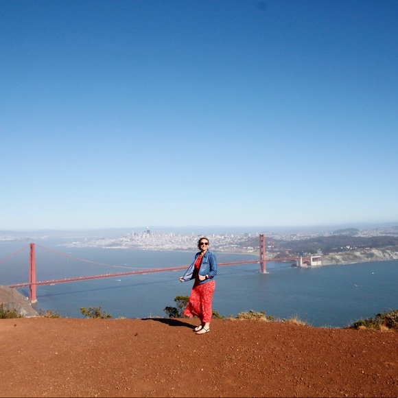 🌷Meet your posher Emilee - Picture 4 of 14